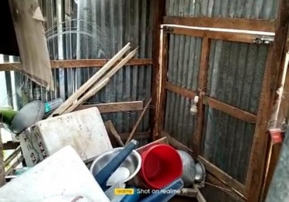 Bishalgarh: Miscreants vandalised and looted a Poor shopkeeper’s small shop in Nadilakh area.